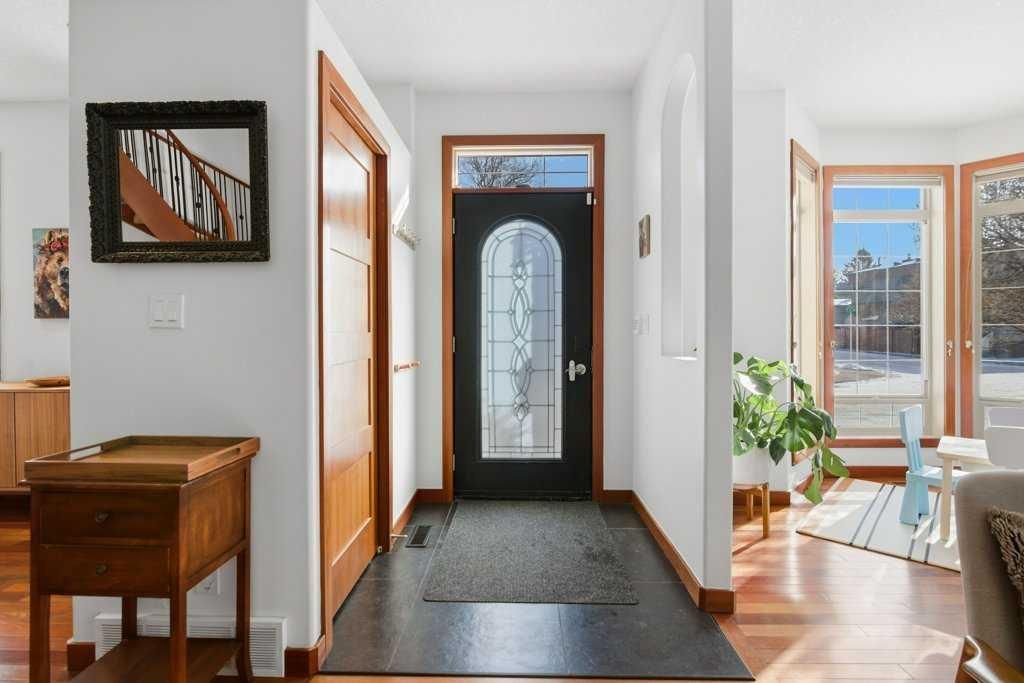 3505 3 Street NW, Calgary — photo 5 of 45
