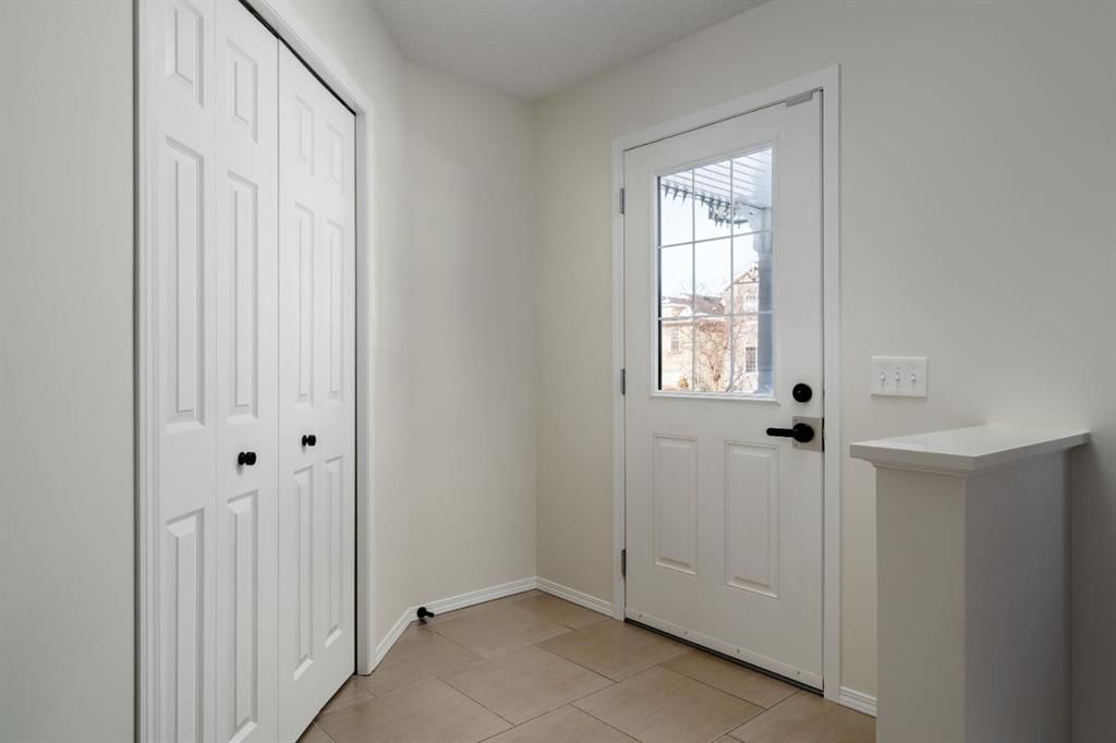 641 Evermeadow Road SW, Calgary — photo 3 of 40