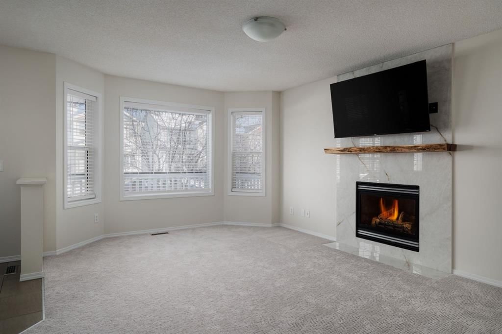 641 Evermeadow Road SW, Calgary — photo 5 of 40