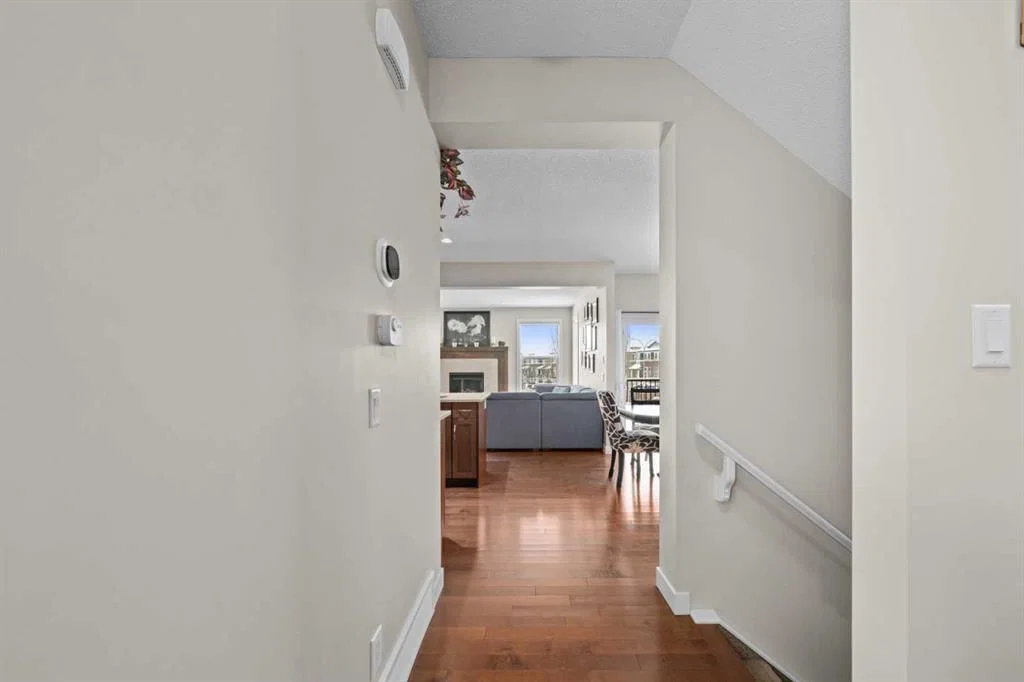 49 Evansview Manor NW, Calgary — photo 3 of 40