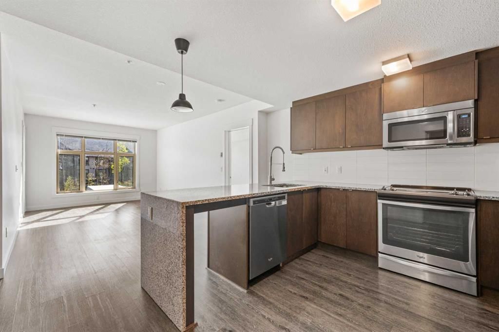 121, 15 Aspenmont Heights SW, Calgary — photo 2 of 41
