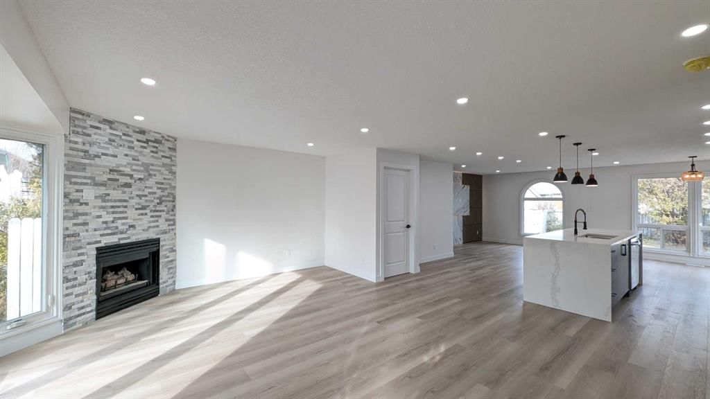 4 Harvey Place SW, Calgary — photo 2 of 34