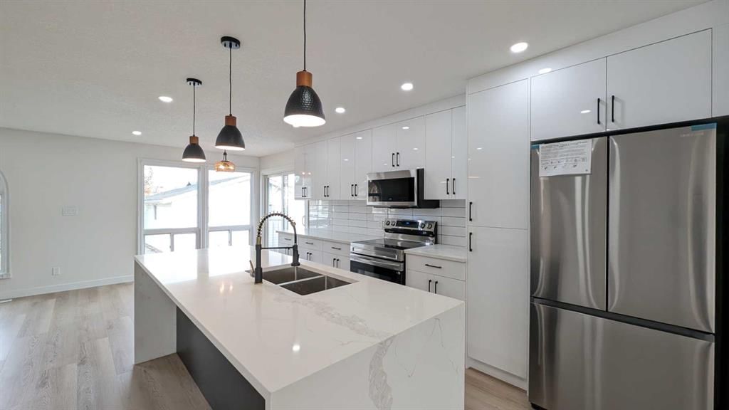 4 Harvey Place SW, Calgary — photo 4 of 34