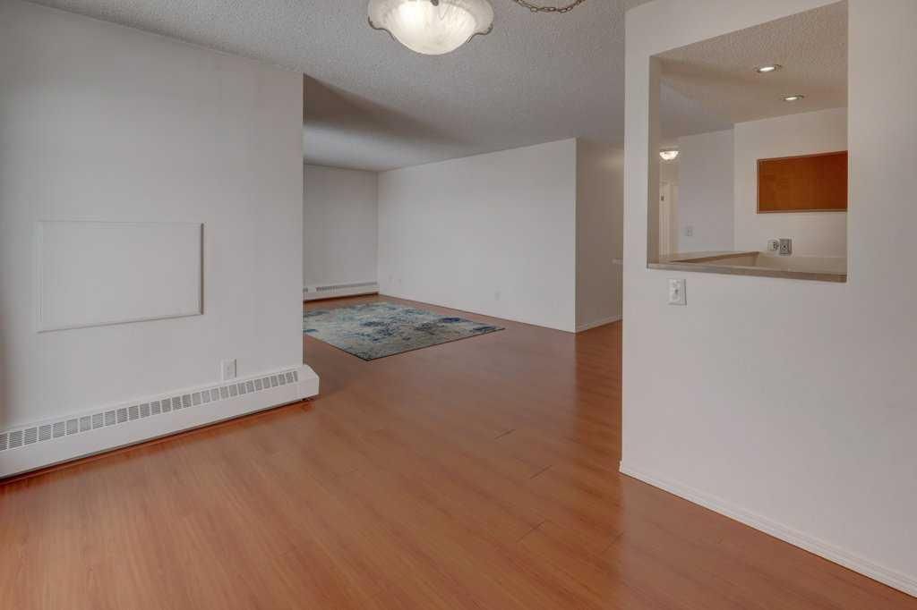 811, 8604 48 Avenue NW, Calgary — photo 3 of 40