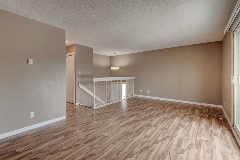 11452 8 Street SW, Calgary — photo 3 of 32