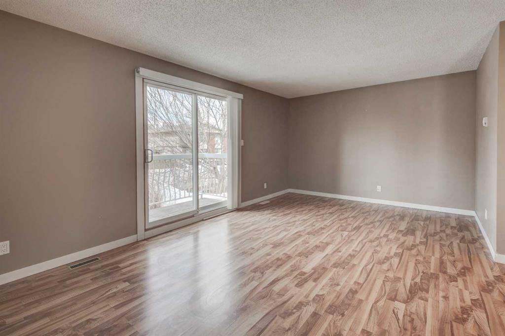 11452 8 Street SW, Calgary — photo 4 of 32