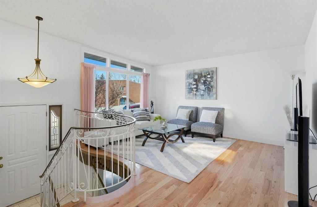 5212 33 Street NW, Calgary — photo 3 of 46
