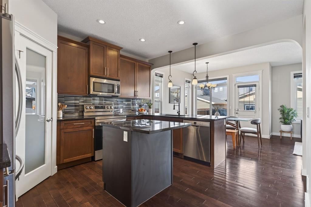 999 Evanston Drive NW, Calgary — photo 5 of 50