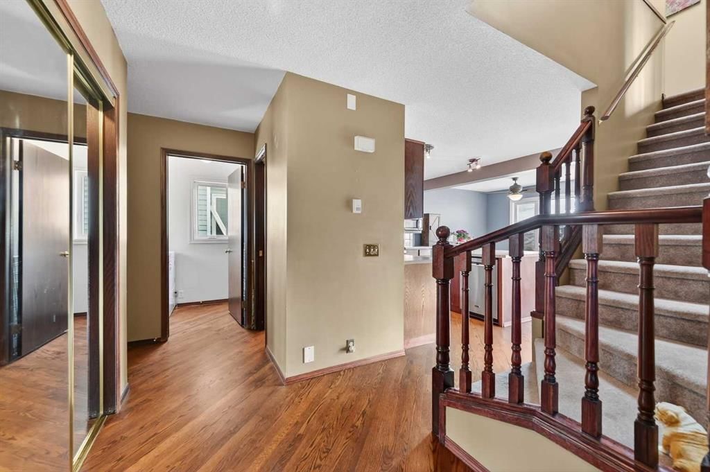 52 Riverwood Circle SE, Calgary — photo 4 of 46