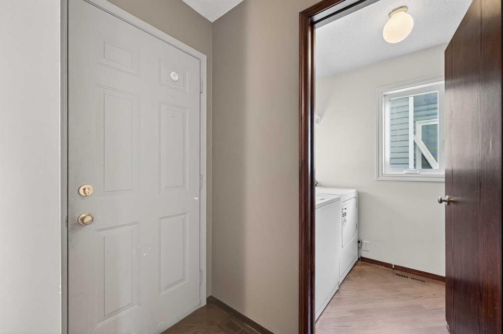 52 Riverwood Circle SE, Calgary — photo 5 of 46