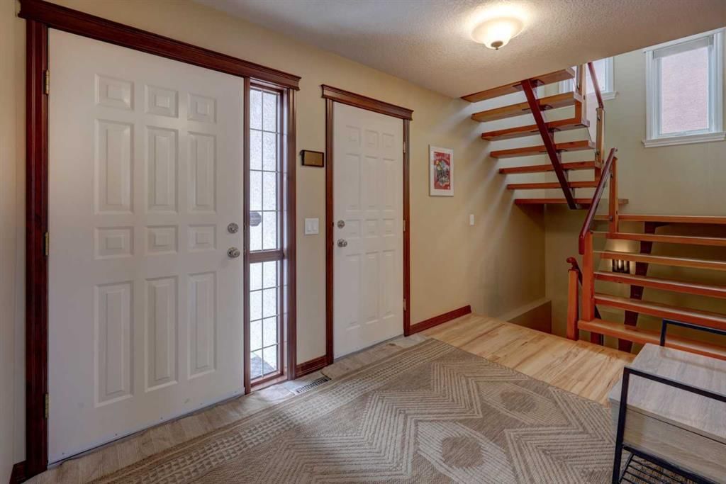 66 Scimitar Point NW, Calgary — photo 2 of 38