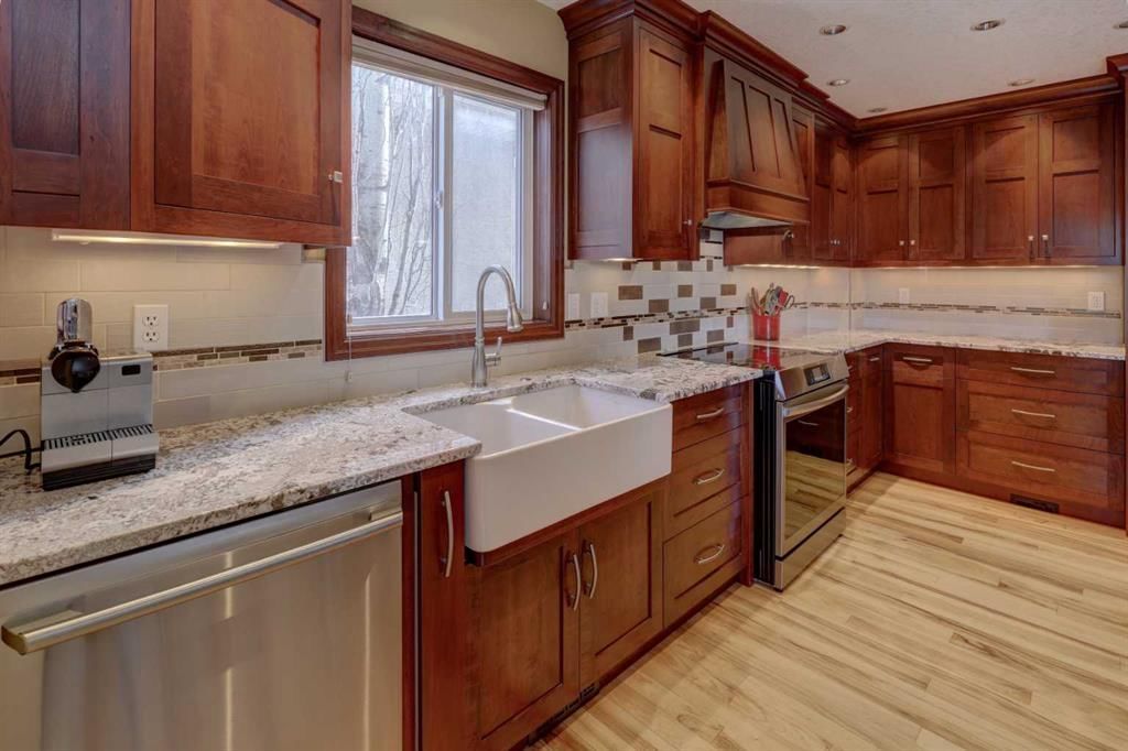 66 Scimitar Point NW, Calgary — photo 4 of 38