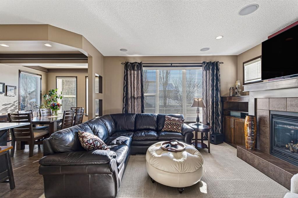 3 Pantego Avenue NW, Calgary — photo 4 of 50