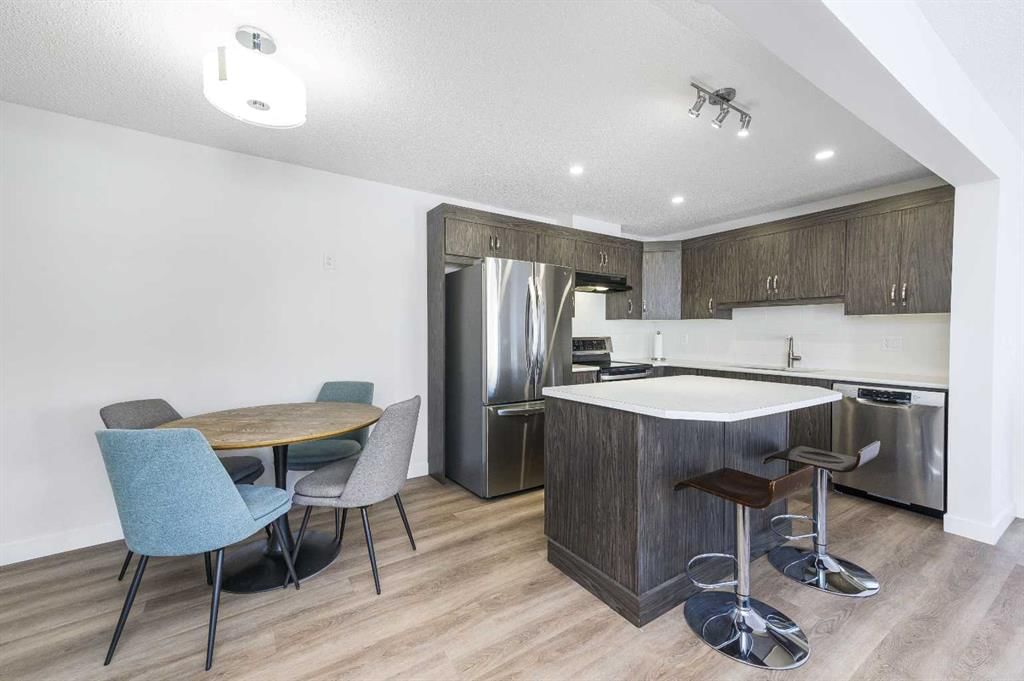 15 Yorkville Avenue SW, Calgary — photo 3 of 34