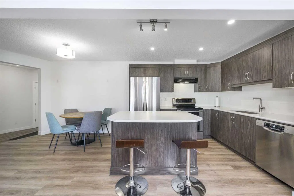 15 Yorkville Avenue SW, Calgary — photo 4 of 34
