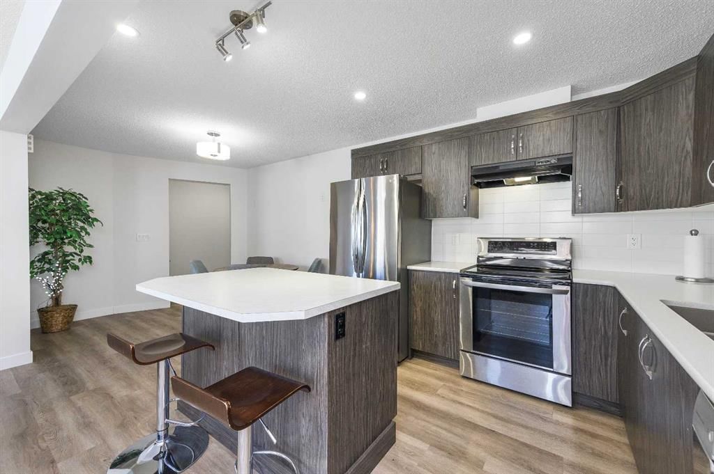 15 Yorkville Avenue SW, Calgary — photo 5 of 34