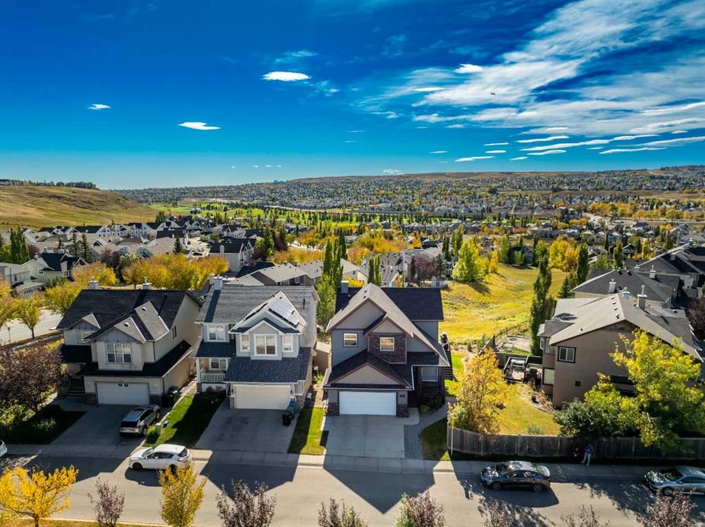210 Hidden Creek Heights NW, Calgary — photo 3 of 50