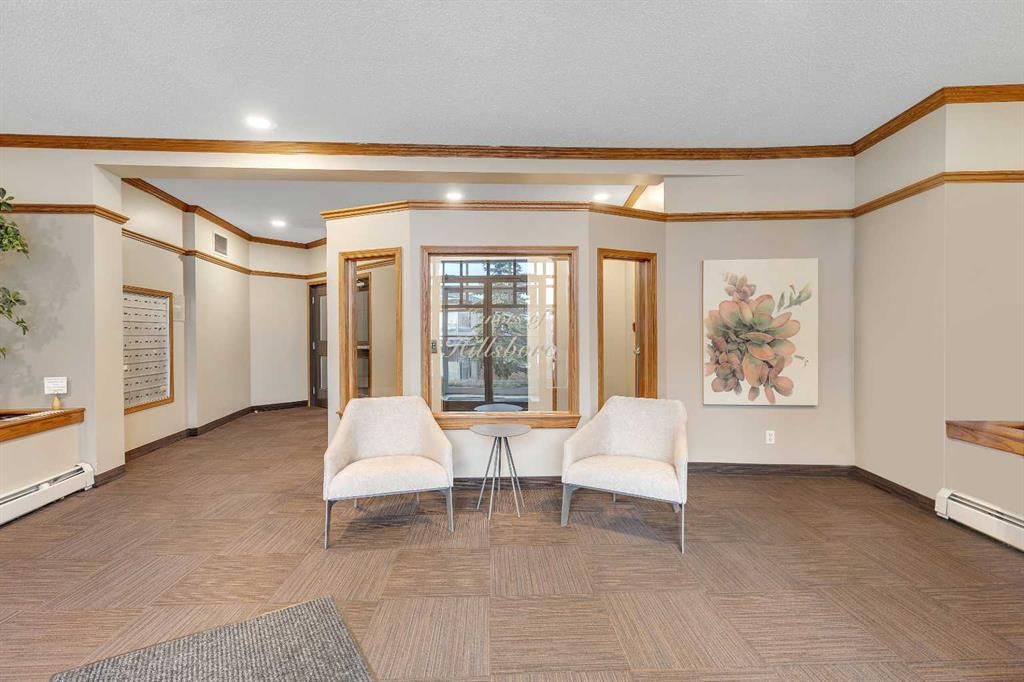 107, 108 Edgeridge Terrace NW, Calgary — photo 3 of 44