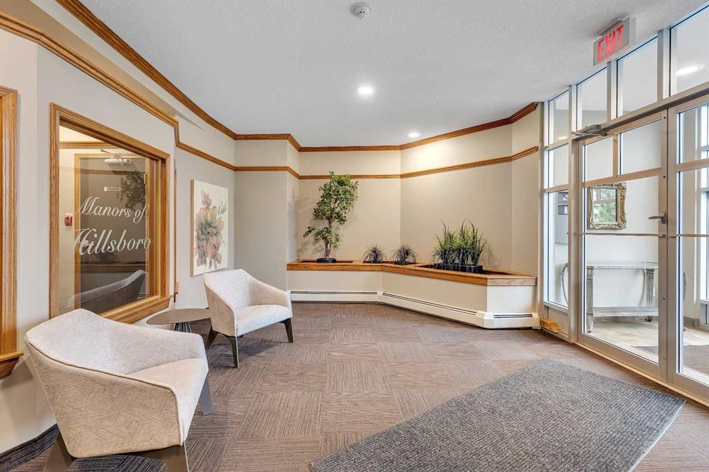107, 108 Edgeridge Terrace NW, Calgary — photo 4 of 44