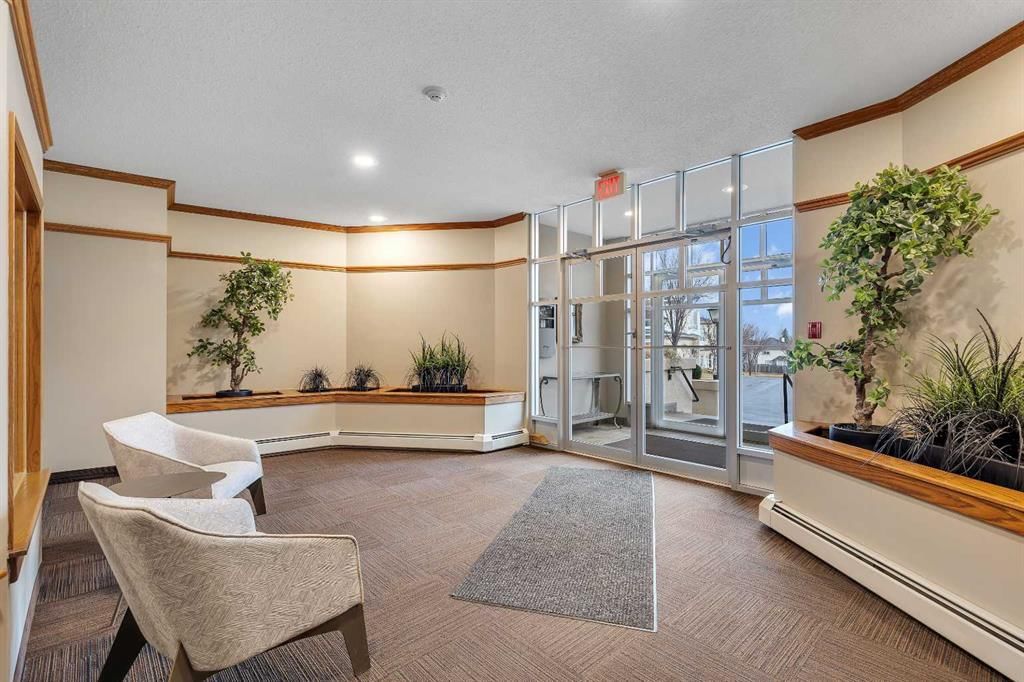 107, 108 Edgeridge Terrace NW, Calgary — photo 5 of 44
