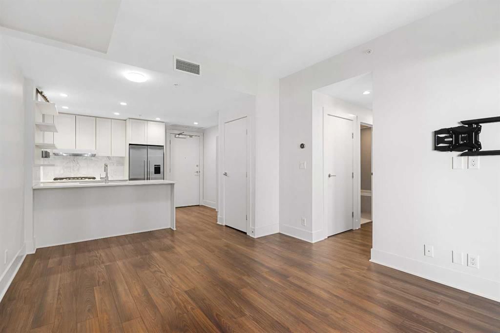 701, 46 9 Street NE, Calgary — main listing photo