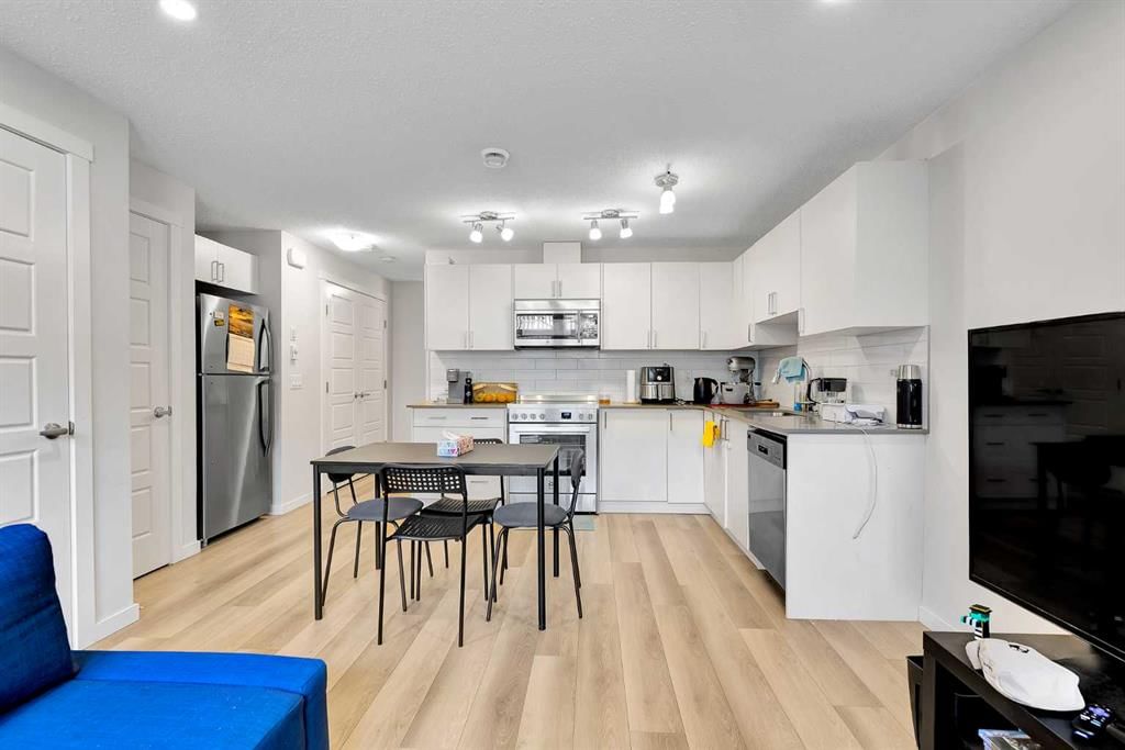 317 Cranbrook Square SE, Calgary — photo 4 of 14