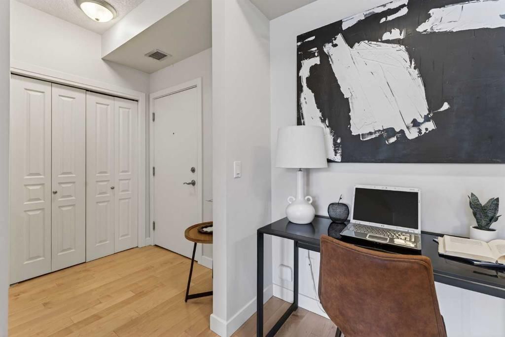 206, 208 Holy Cross Lane SW, Calgary — photo 3 of 34