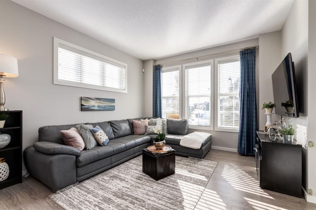 1217 Legacy Circle SE, Calgary — photo 4 of 43