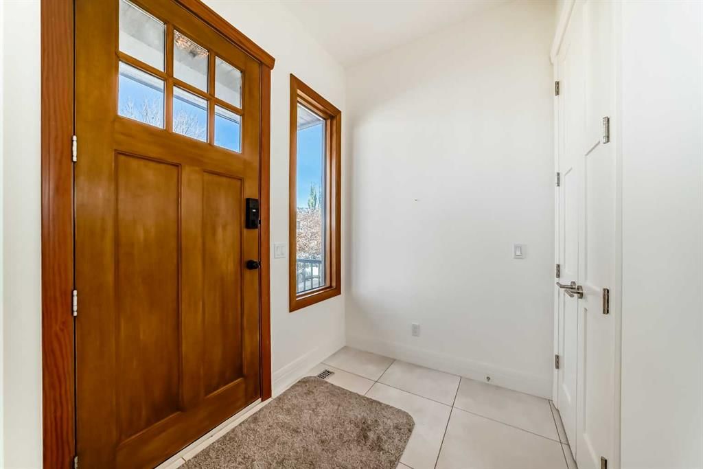 2323 3 Avenue NW, Calgary — photo 4 of 43