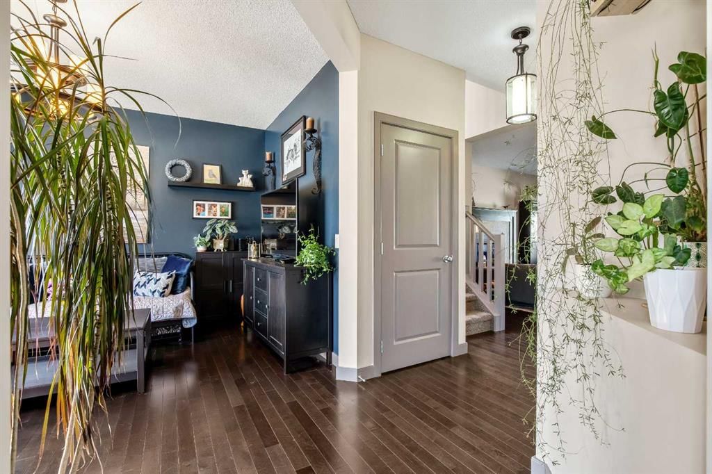 77 Elgin Meadows Manor SE, Calgary — photo 4 of 38