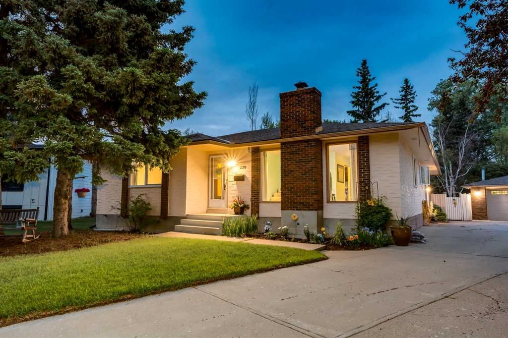 220 Oakridge Place SW, Calgary — main listing photo