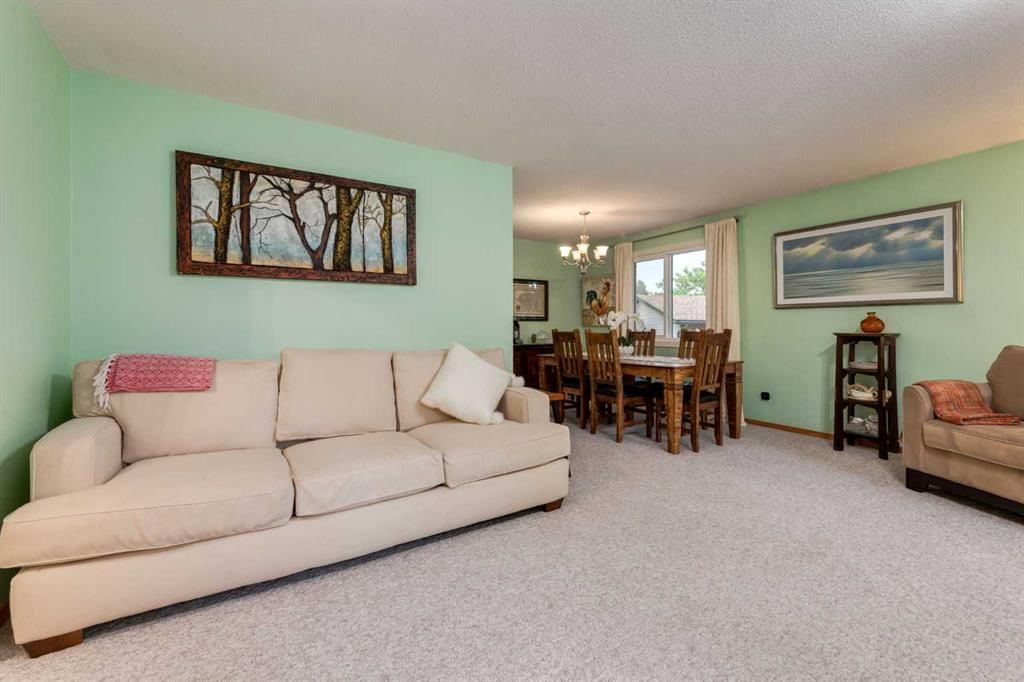 220 Oakridge Place SW, Calgary — photo 2 of 44