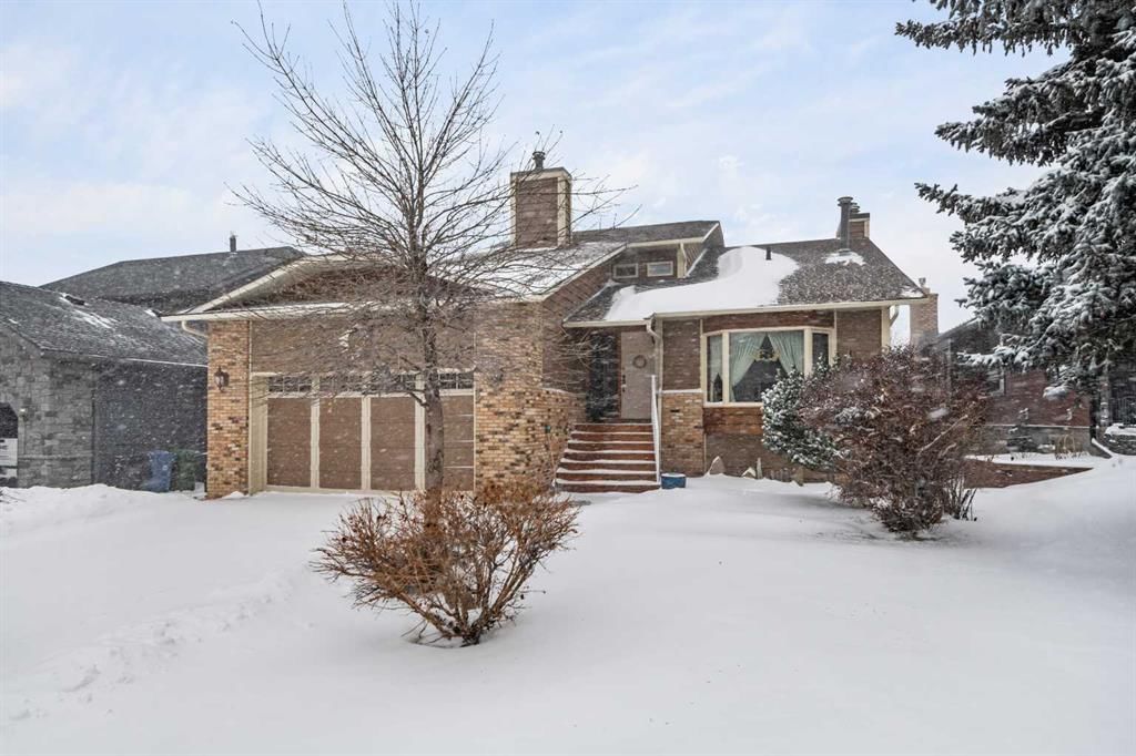 124 Strathbury Circle SW, Calgary — main listing photo