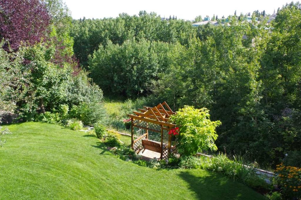 124 Strathbury Circle SW, Calgary — photo 2 of 49