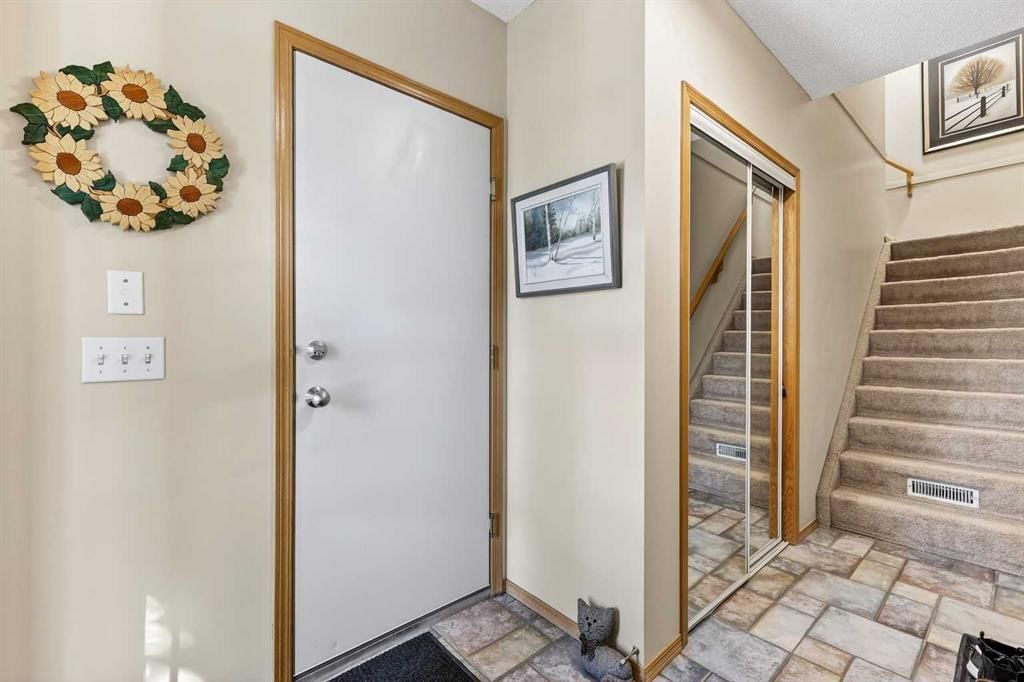 66 Patina View SW, Calgary — photo 5 of 46