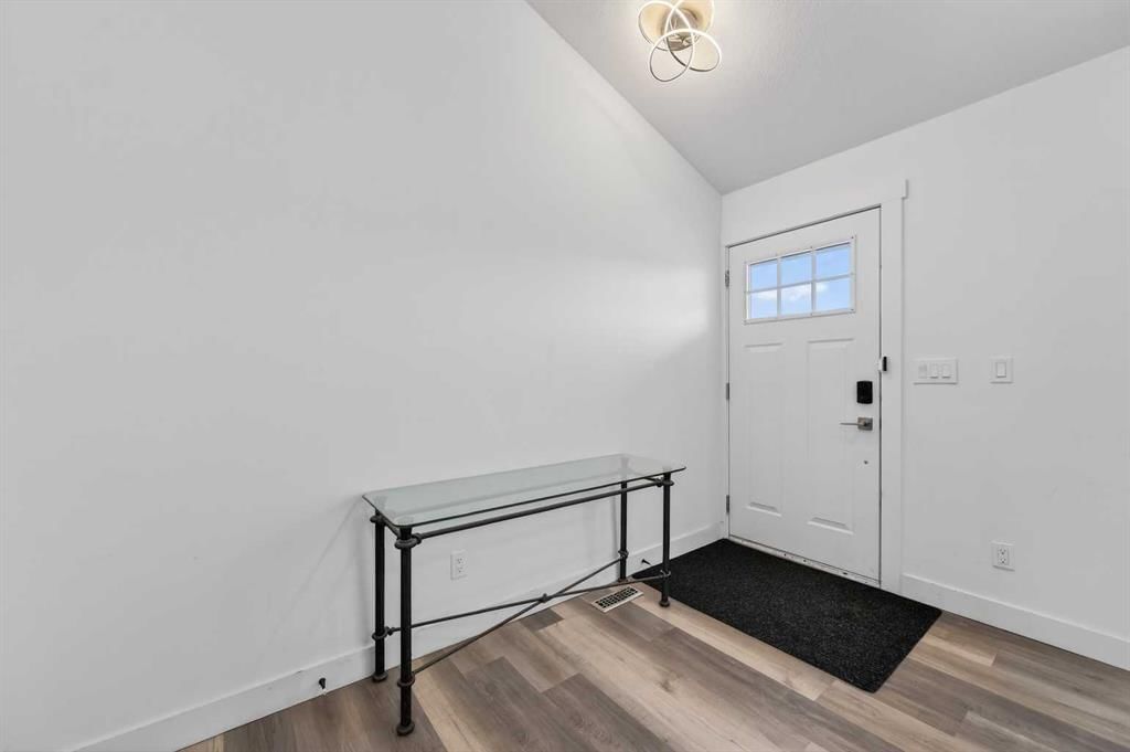 3007 12 Avenue SW, Calgary — photo 5 of 50