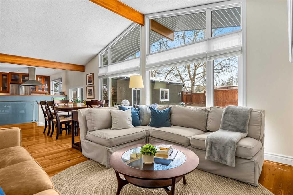 2935 Lindsay Drive SW, Calgary — photo 3 of 50
