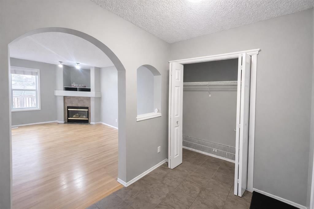 119 Country Hills Heights NW, Calgary — photo 4 of 20