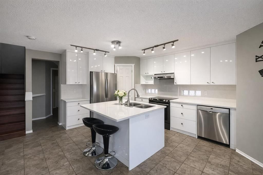 119 Country Hills Heights NW, Calgary — photo 5 of 20