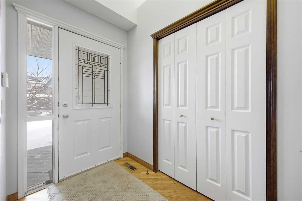 46 Sunset Way SE, Calgary — photo 4 of 47
