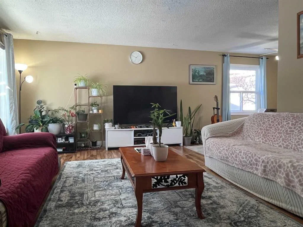 1258 Mardale Drive NE, Calgary — photo 3 of 18