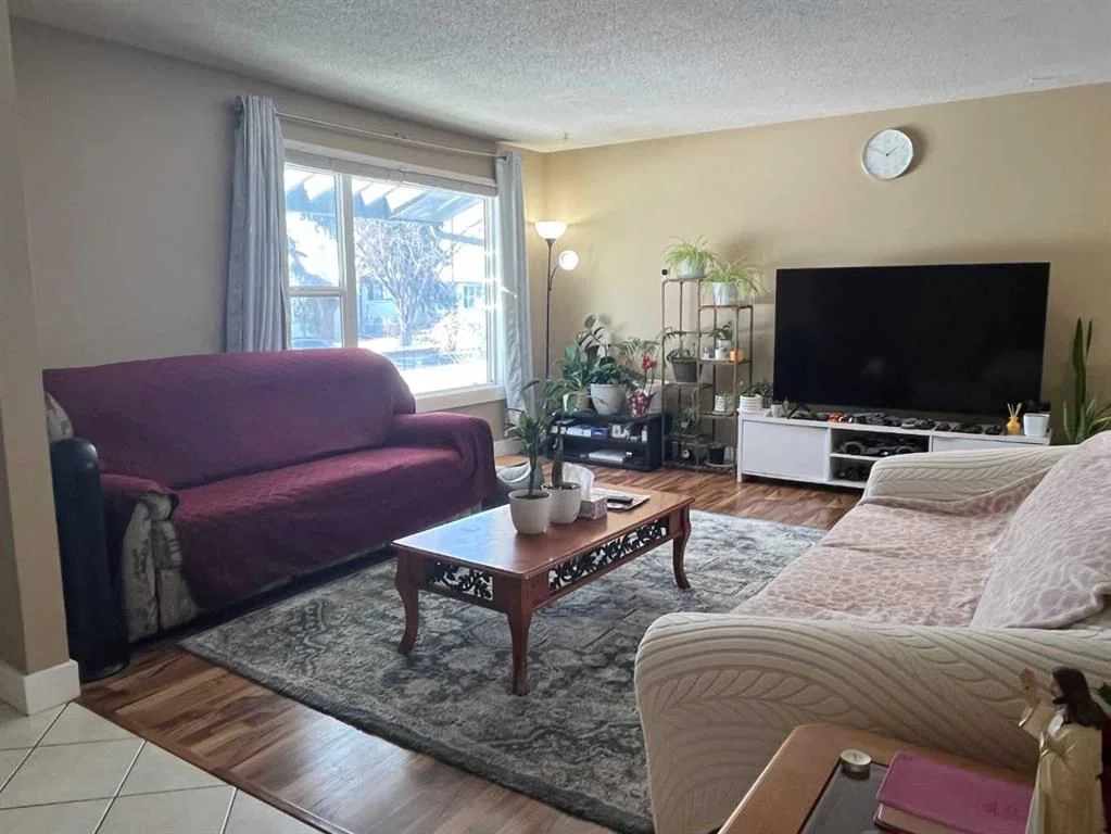 1258 Mardale Drive NE, Calgary — photo 4 of 18