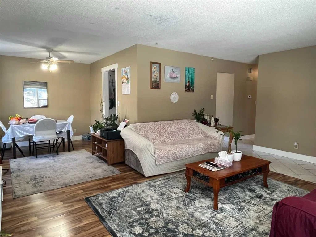 1258 Mardale Drive NE, Calgary — photo 5 of 18