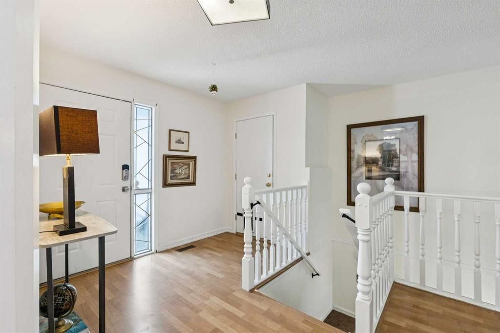 48 Deer Ridge Close SE, Calgary — photo 2 of 34