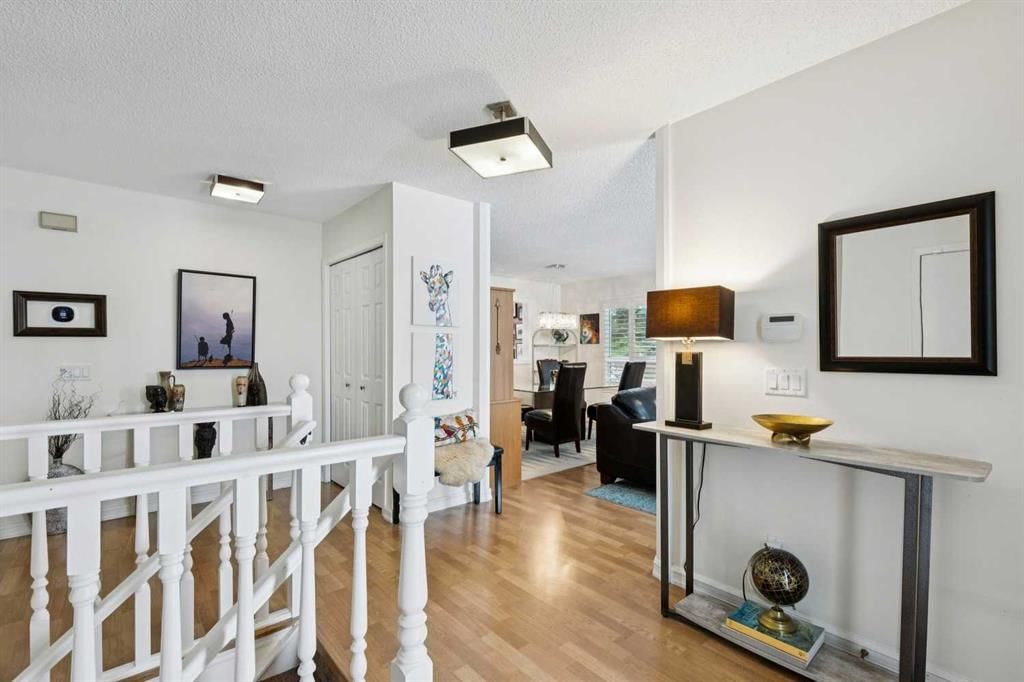 48 Deer Ridge Close SE, Calgary — photo 3 of 34