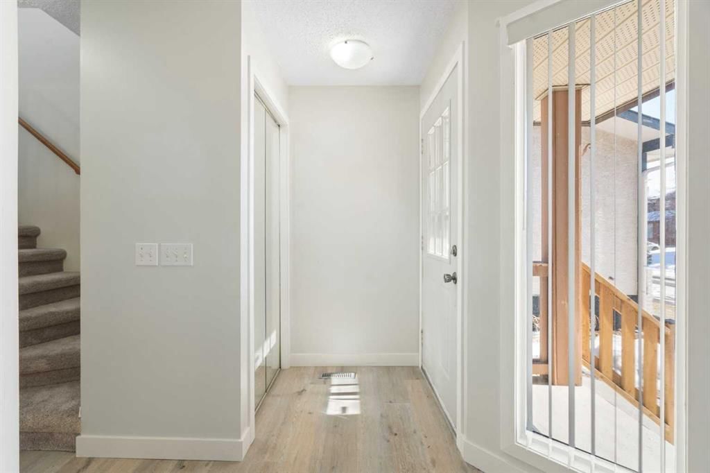 35 Shawmeadows Close SW, Calgary — main listing photo