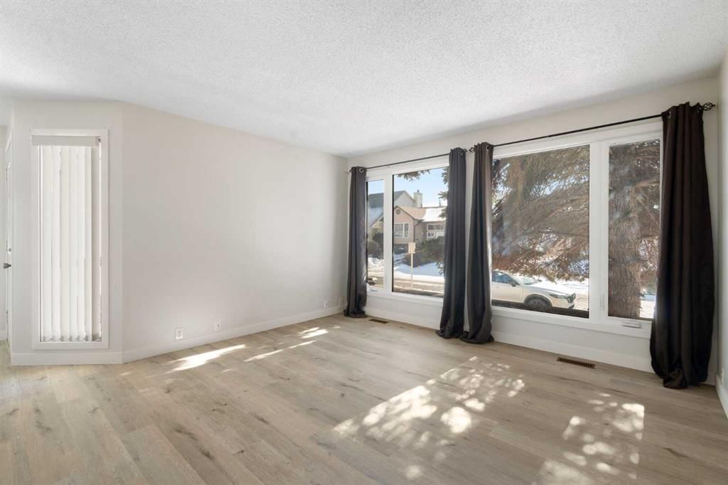 35 Shawmeadows Close SW, Calgary — photo 2 of 32
