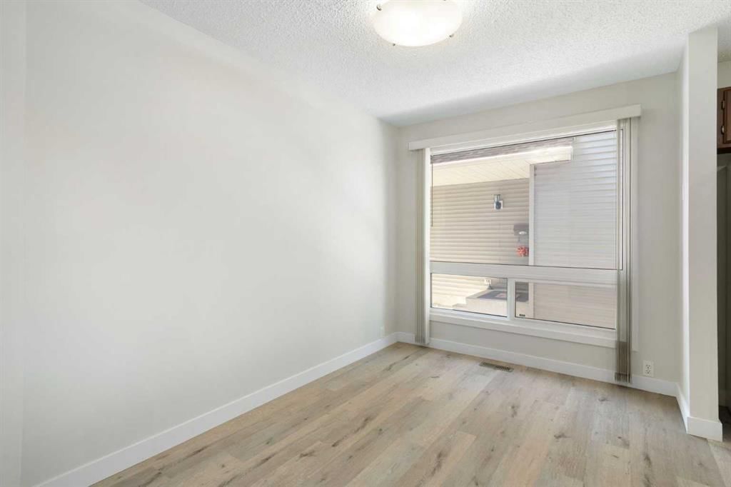 35 Shawmeadows Close SW, Calgary — photo 5 of 32