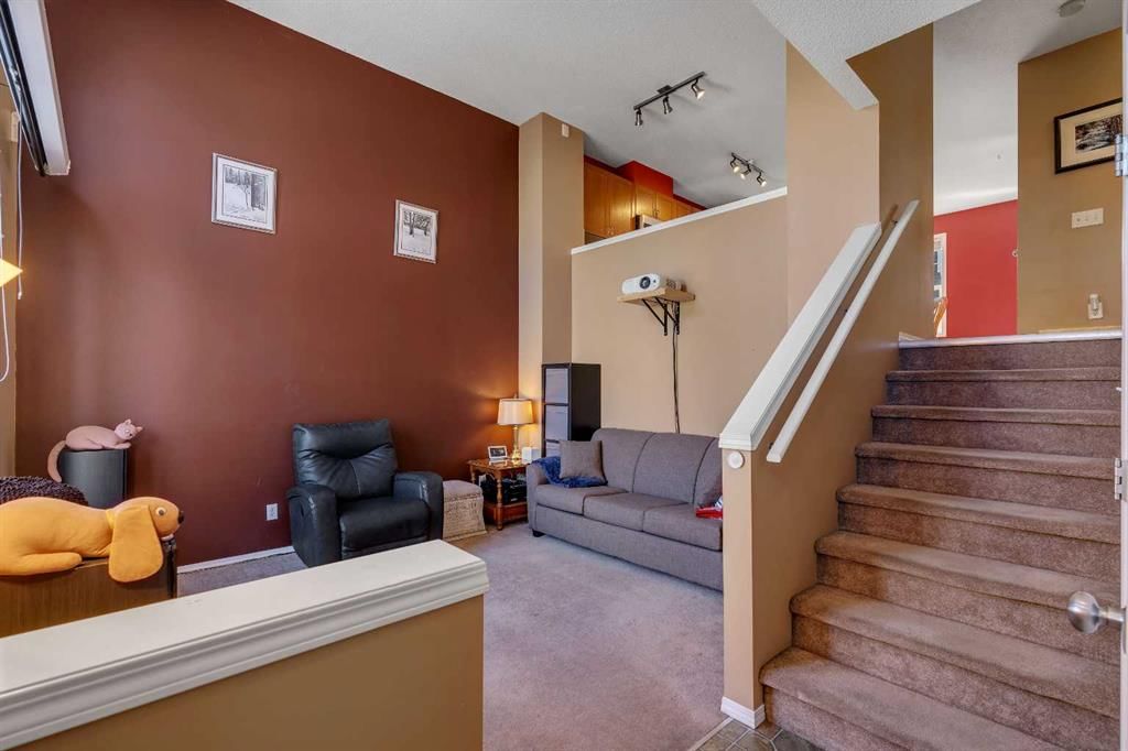 320 Elgin Gardens SE, Calgary — photo 2 of 27