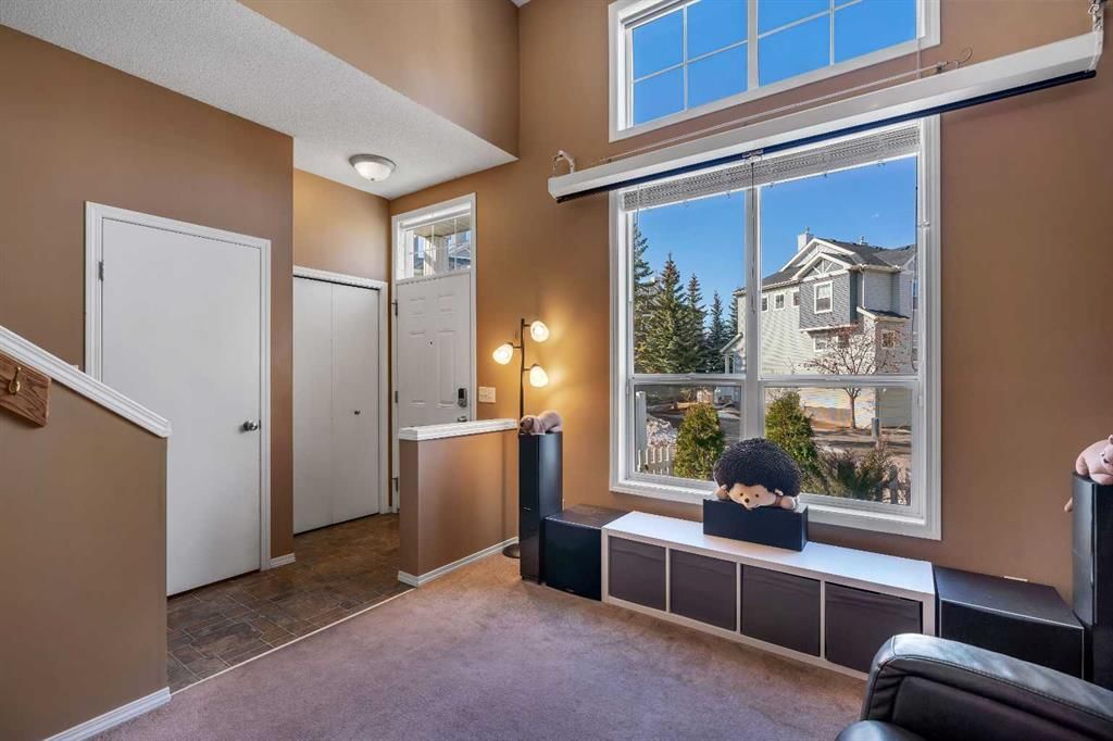 320 Elgin Gardens SE, Calgary — photo 3 of 27